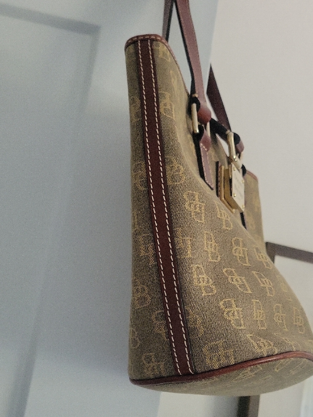 Vintage 1975 Dooney & Bourke Brown Monogram Bucket Bag with Cognac Brown Trim - Picture 5 of 16